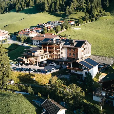 Almi's Hotel