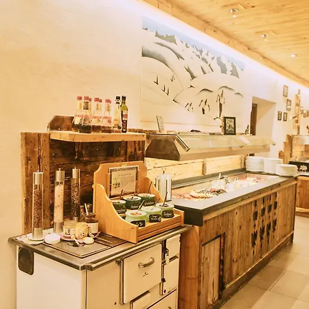 فندق Almi's 3*