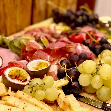 فندق Almi's
